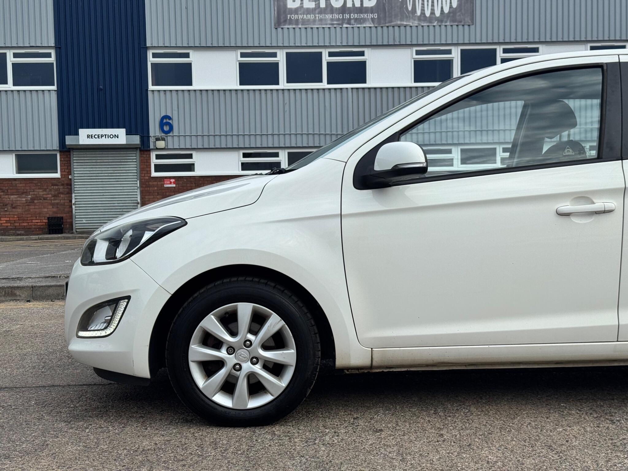 Hyundai i20 view 12