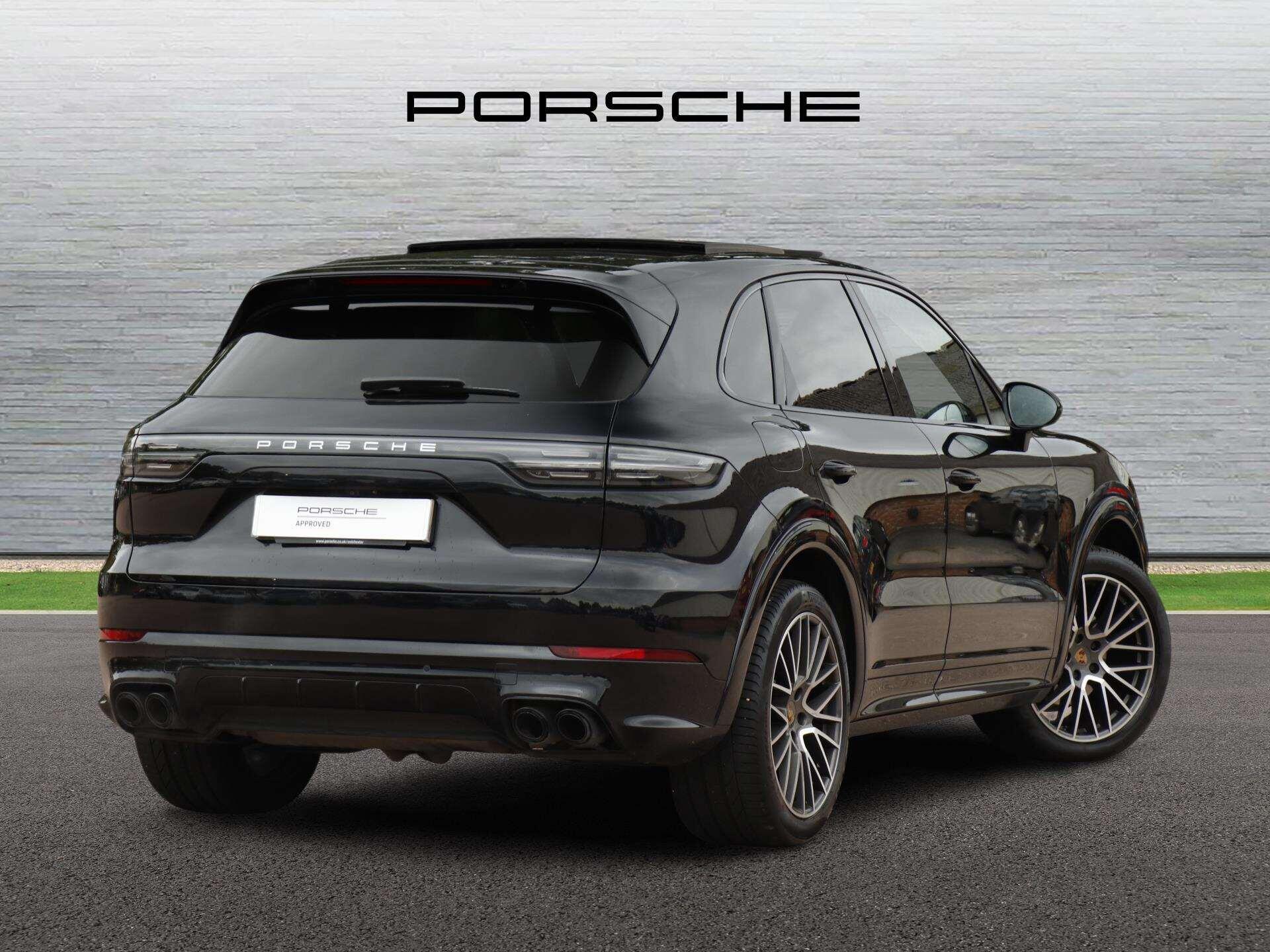 Porsche Cayenne view 3