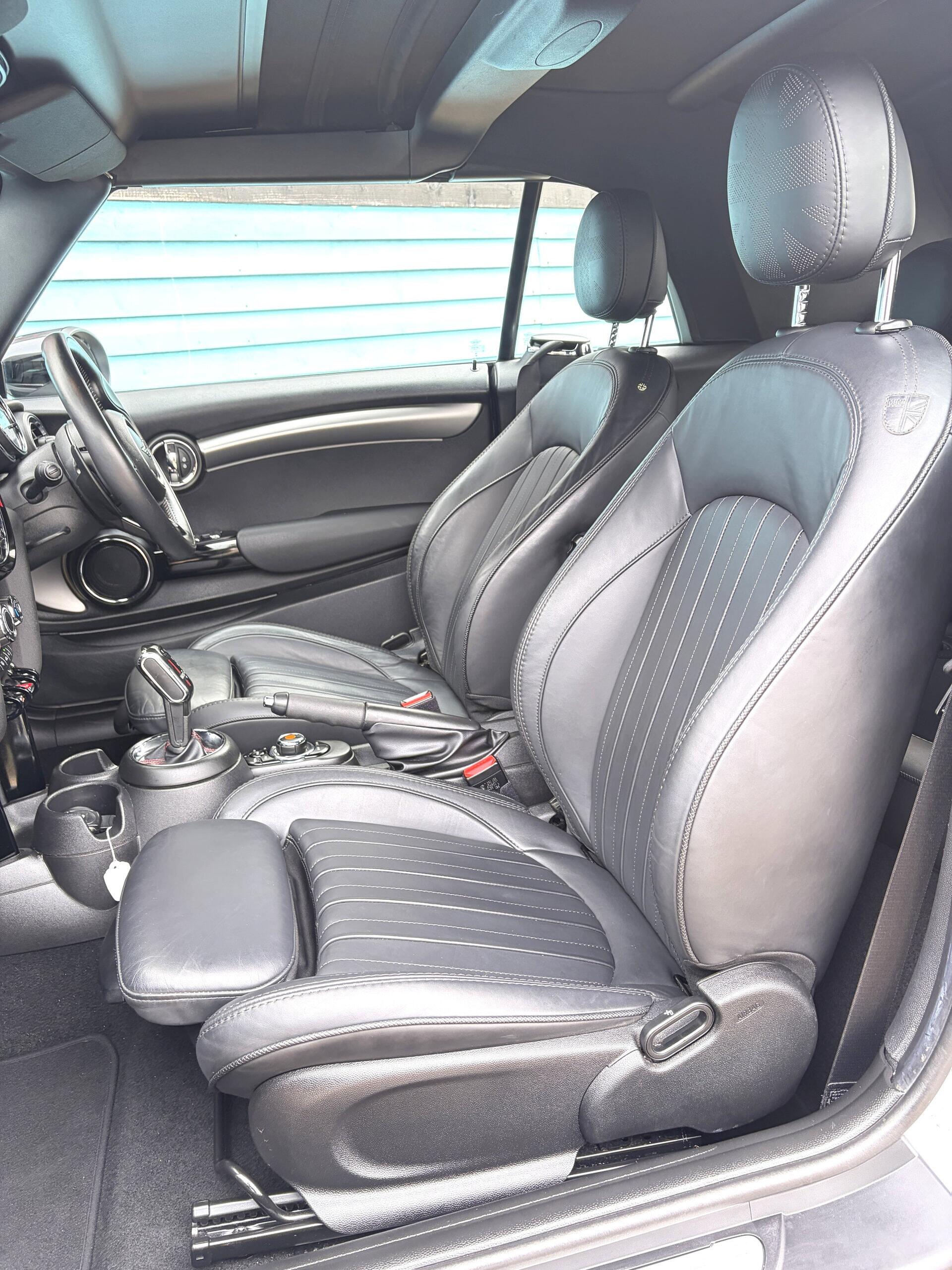 Mini Convertible view 12