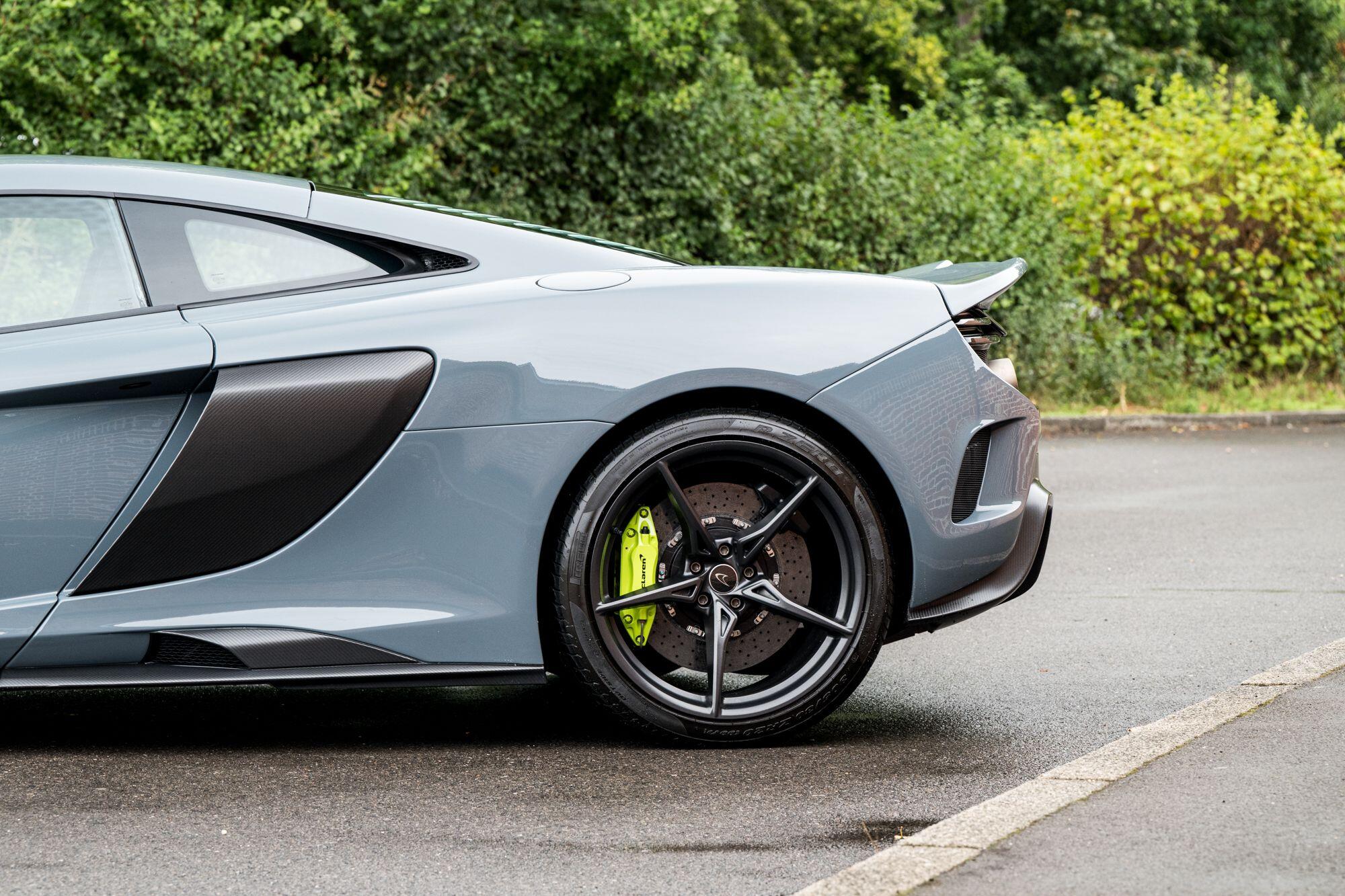 McLaren 675LT view 29
