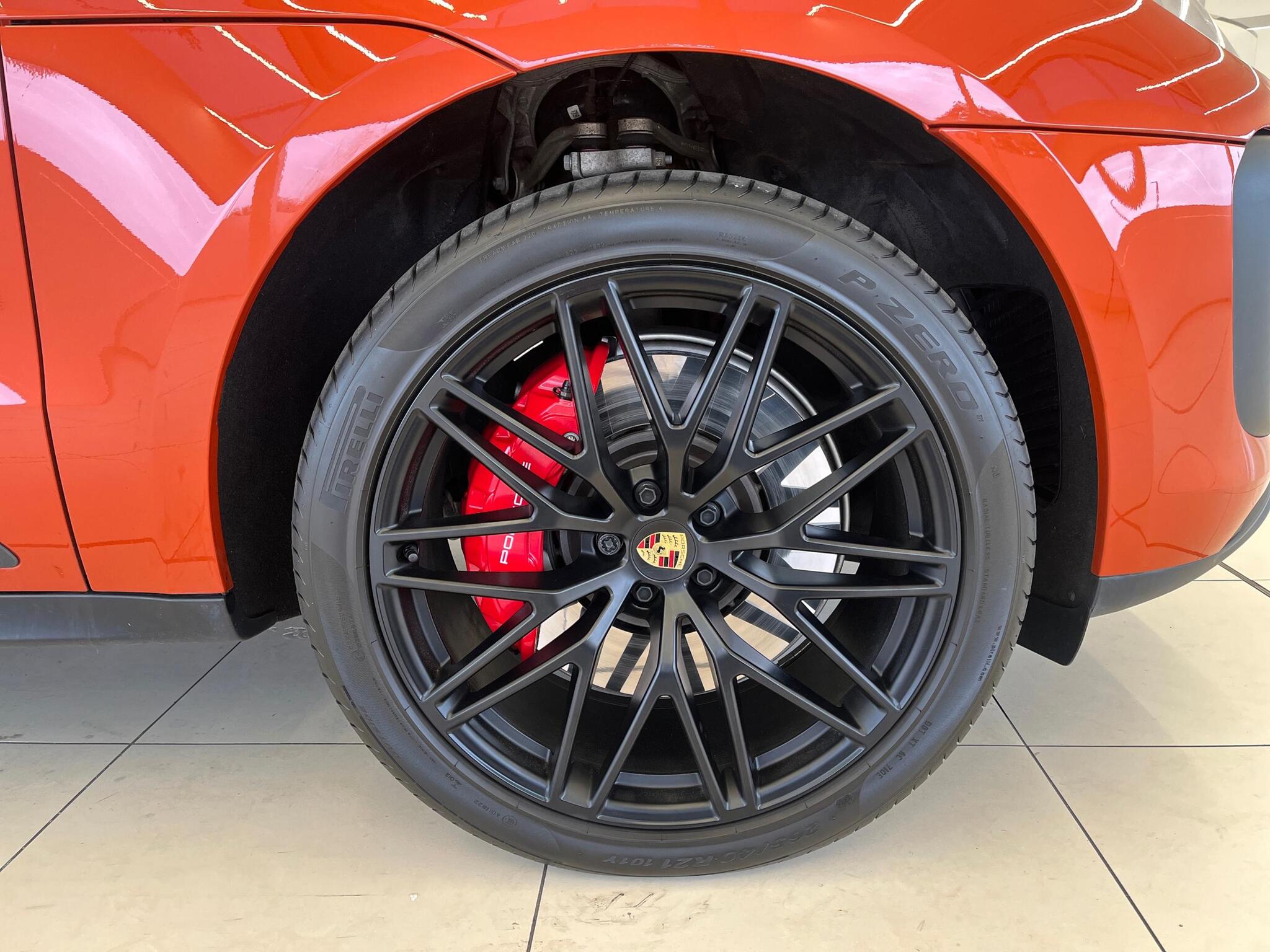 Porsche Macan view 26