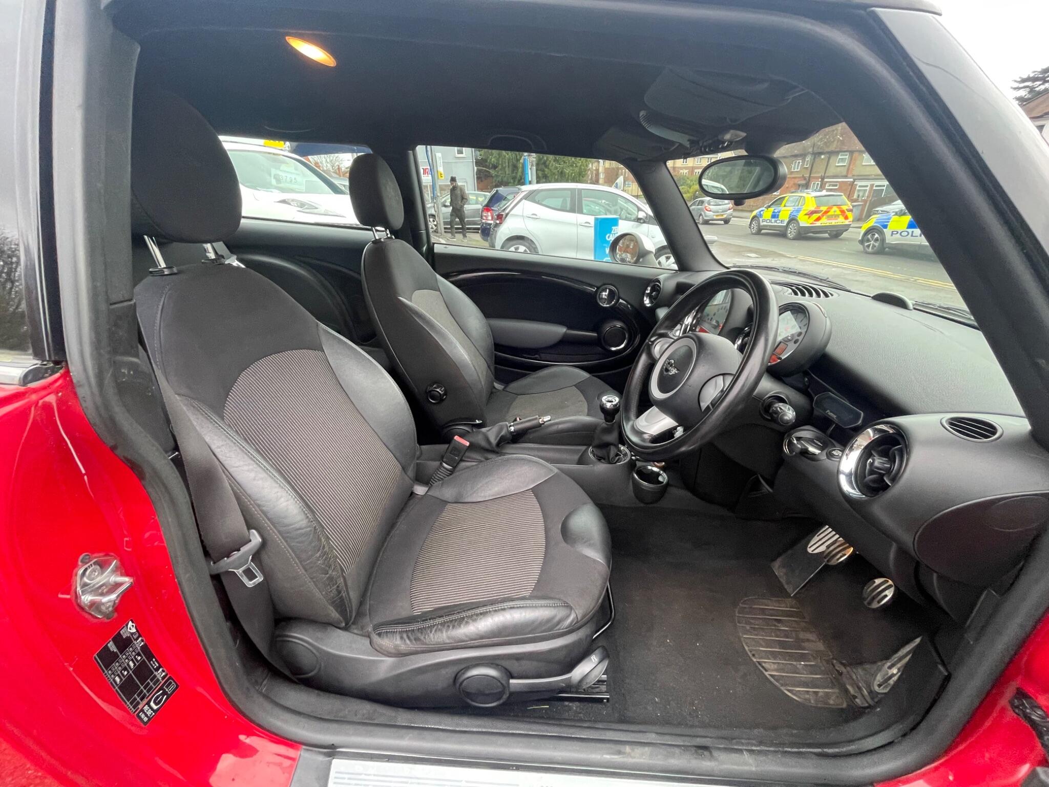 2007 MINI Hatch image 22