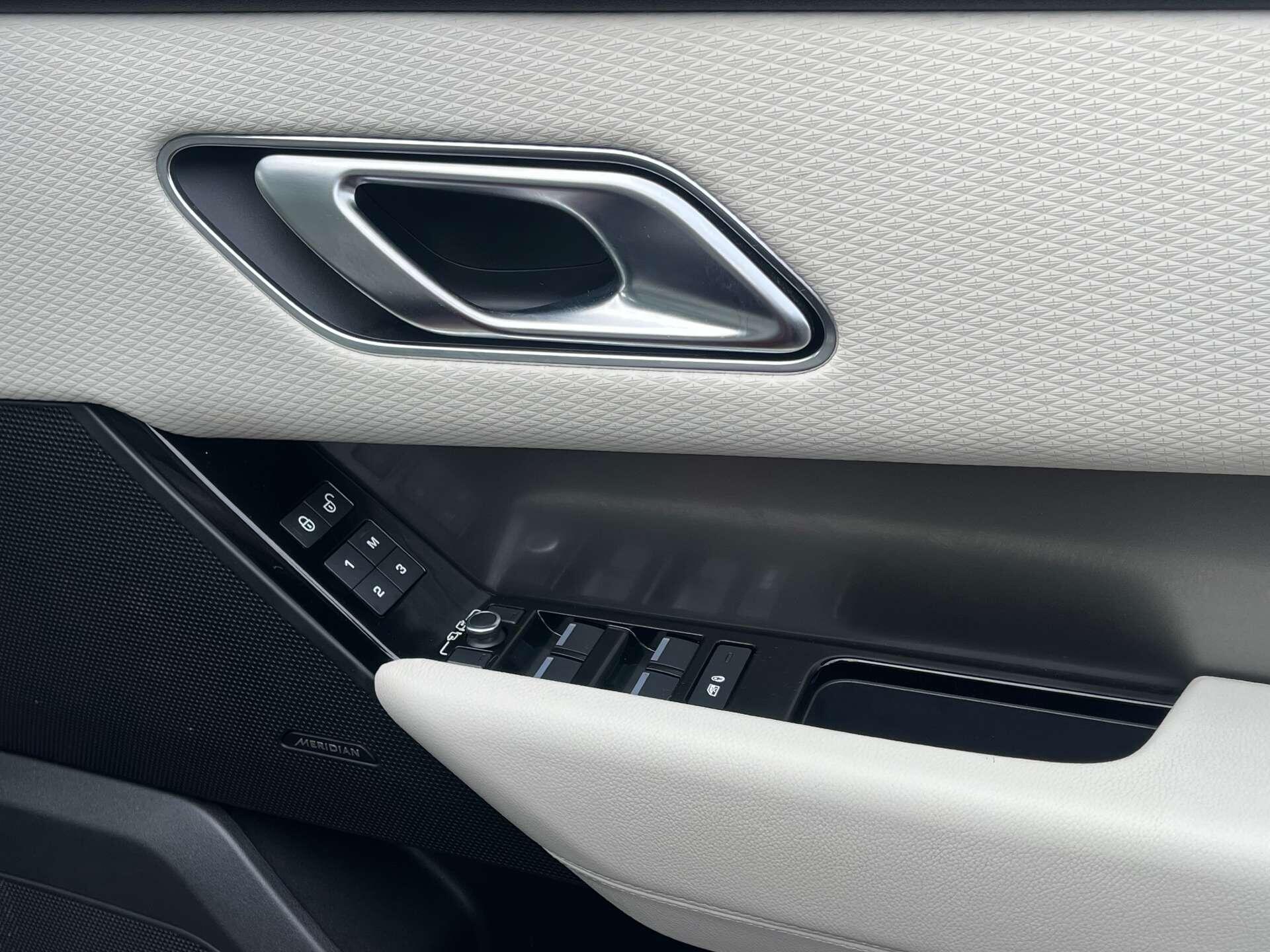 Land Rover Range Rover Velar view 53