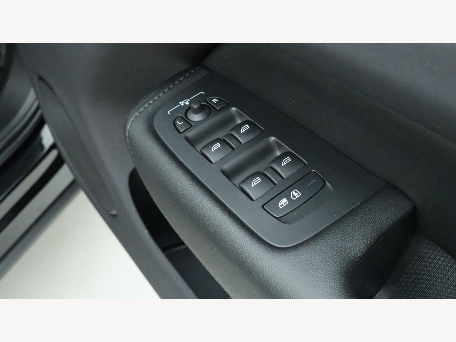 Volvo XC60 view 25