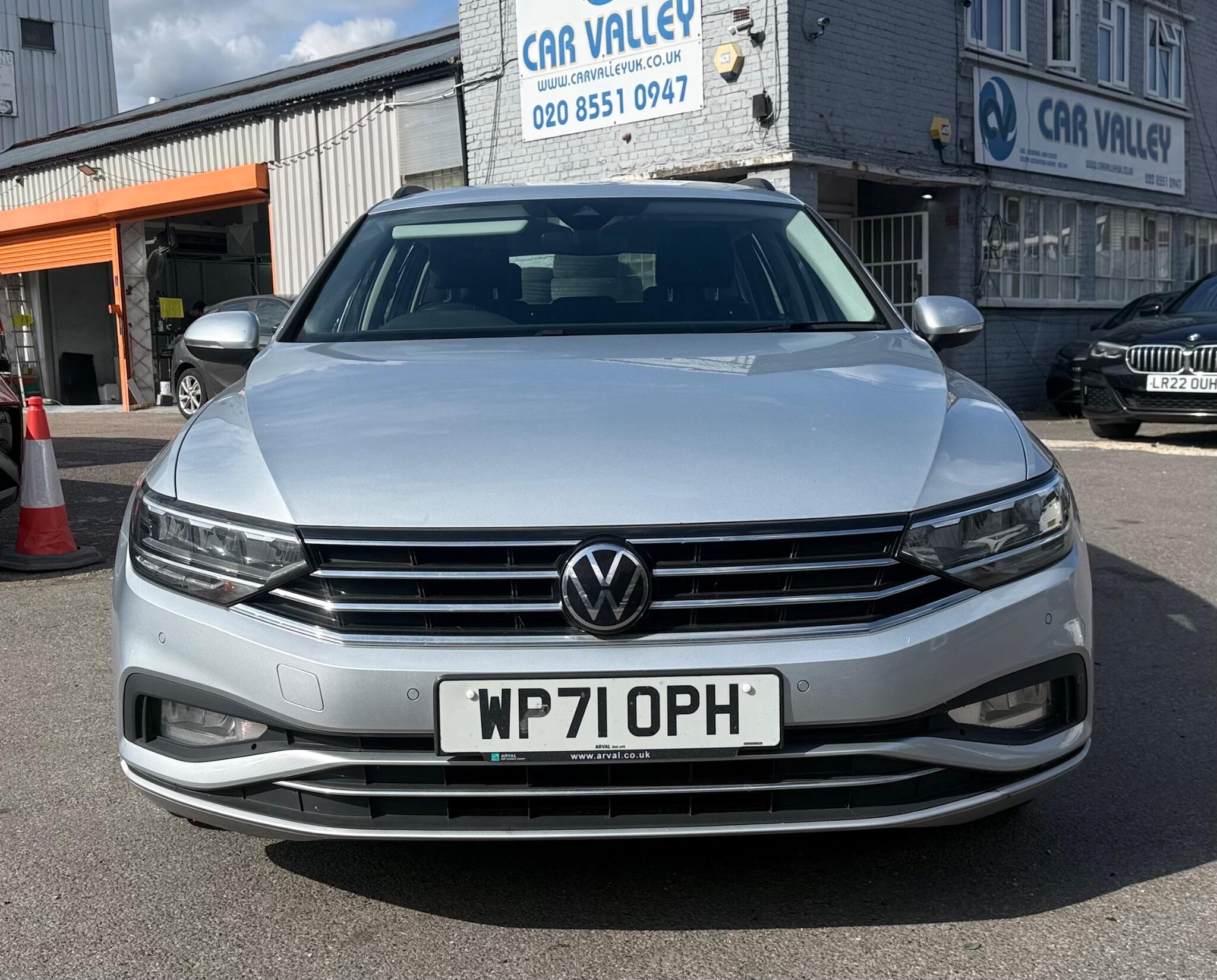 Volkswagen Passat view 2