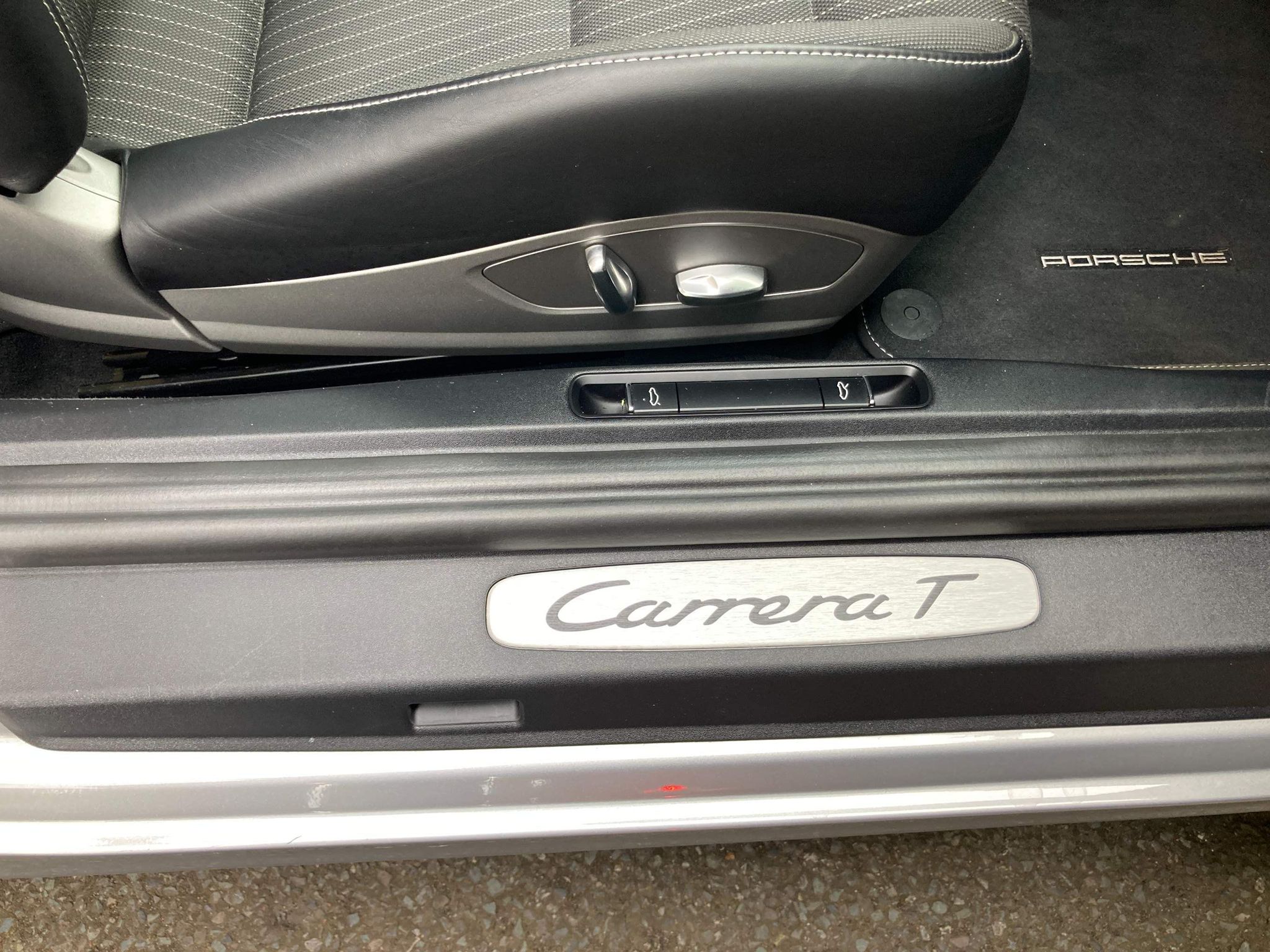 Porsche 911 view 44