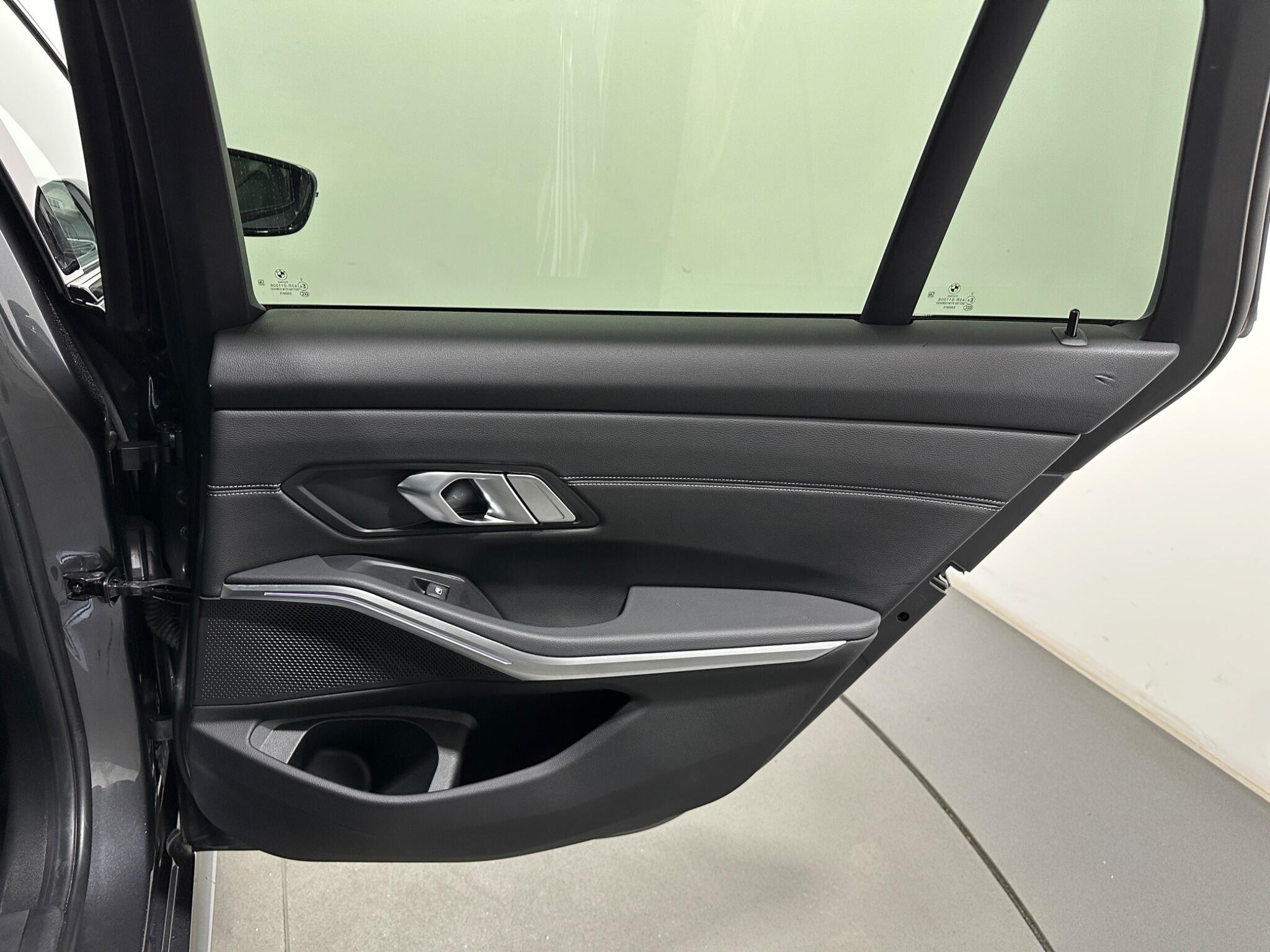 BMW 3 Series view 46