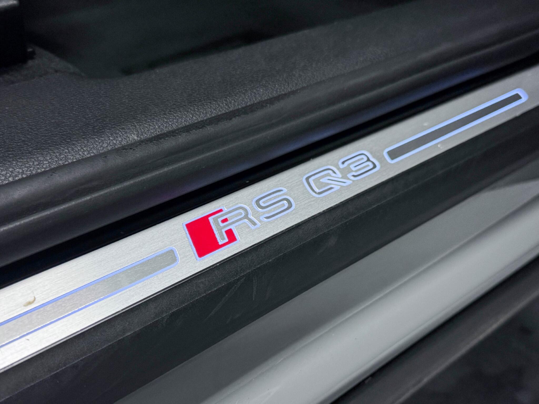 Audi RS Q3 view 21