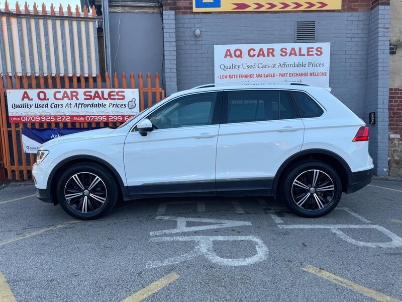 Volkswagen Tiguan view 4