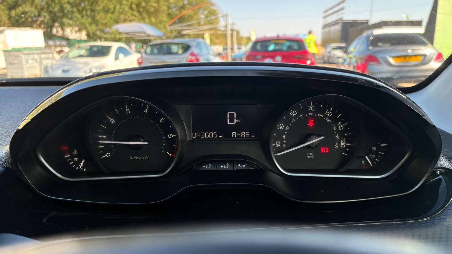 Peugeot 2008 view 15