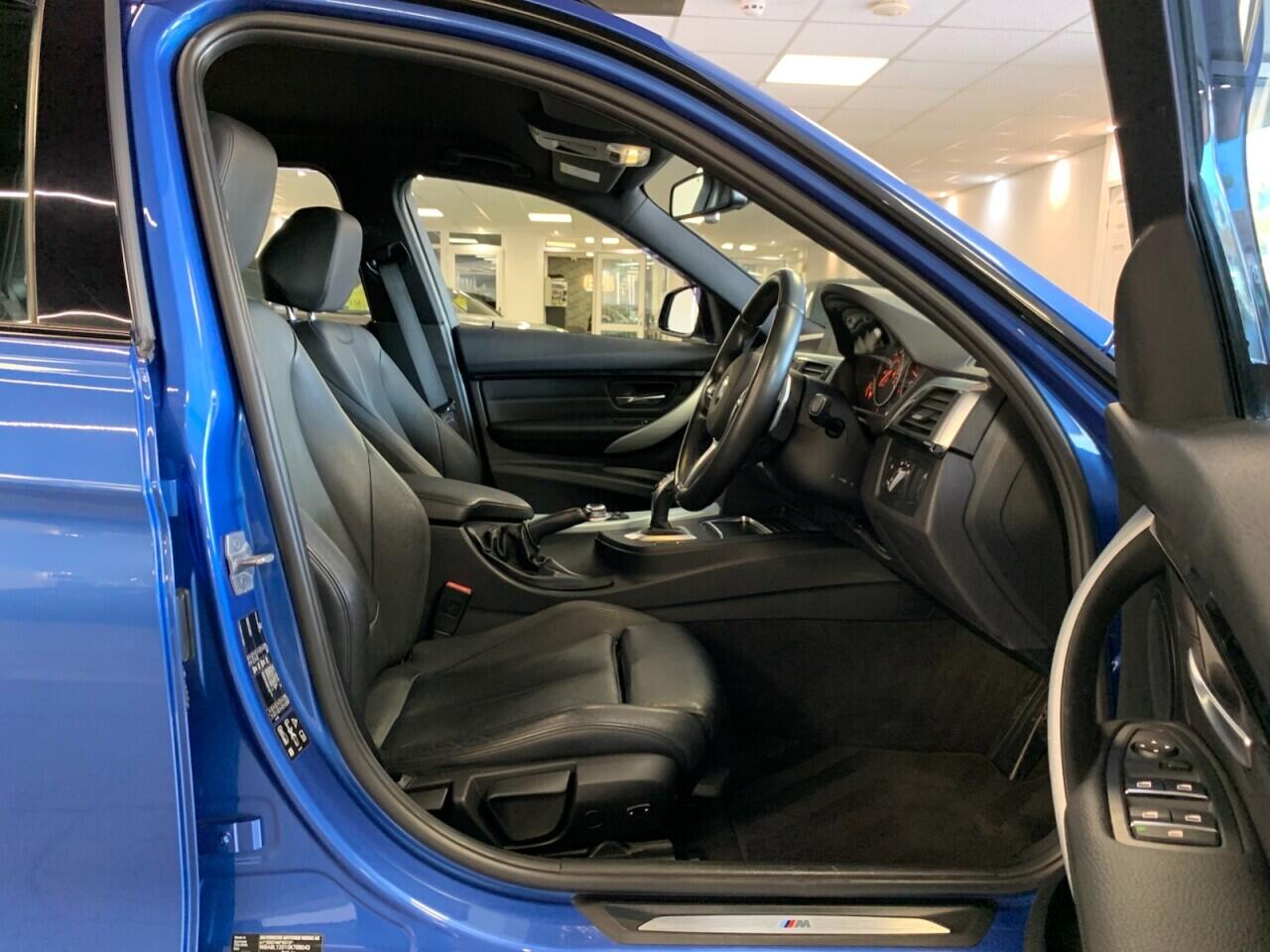 BMW 3 Series view 20