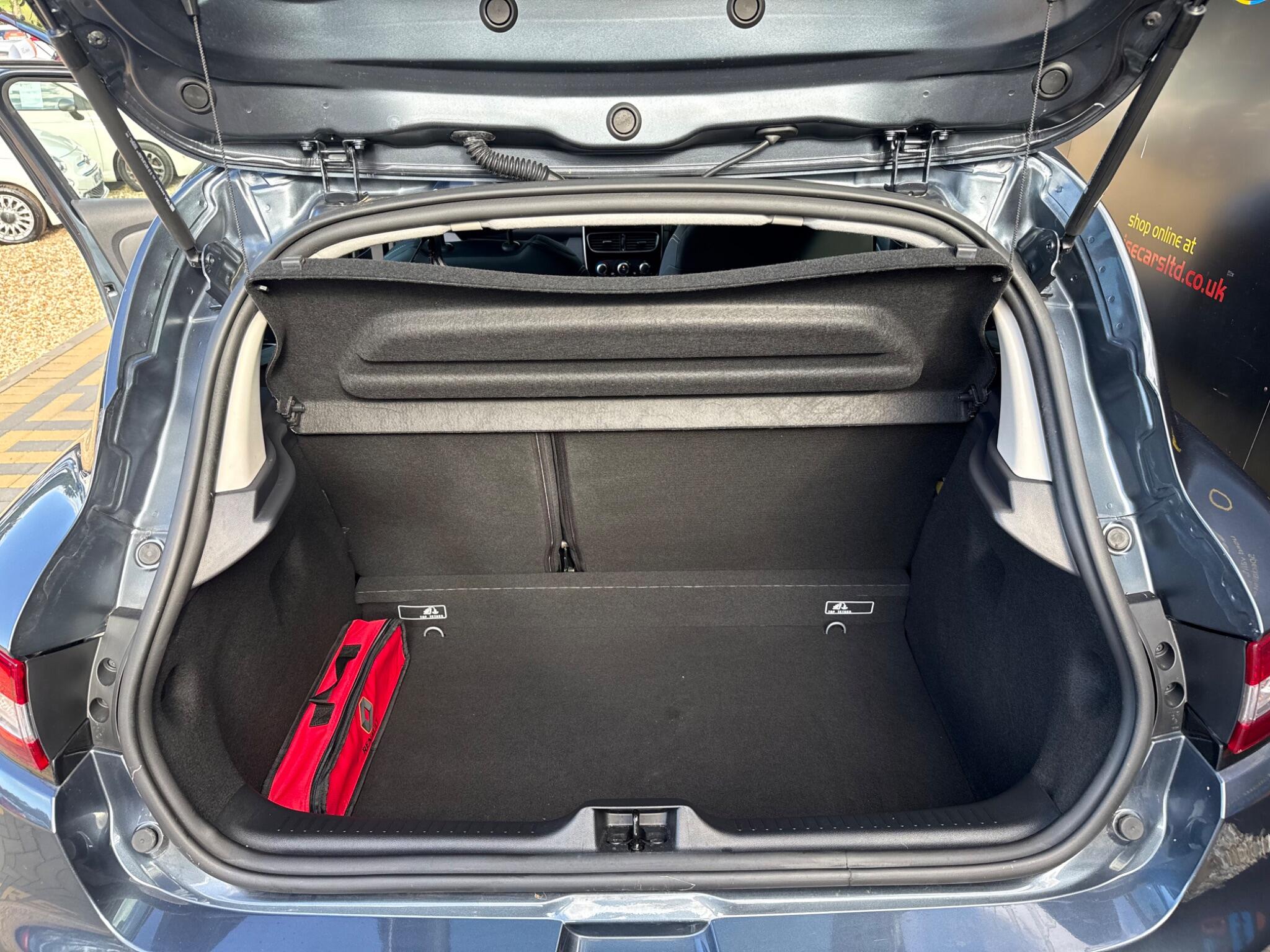 Renault Clio view 24