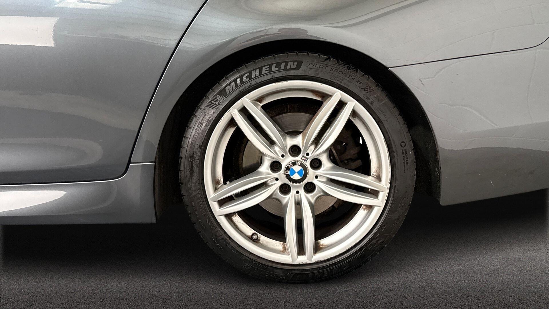 BMW 5 Series view 14
