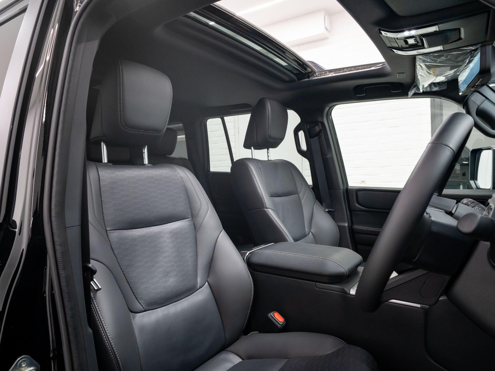 Toyota Land Cruiser view 6