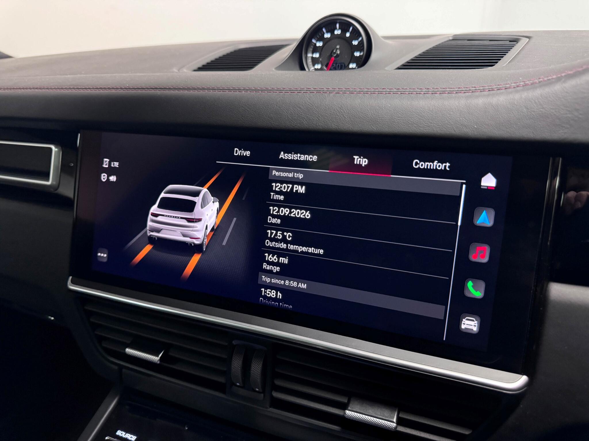 Porsche Cayenne view 59