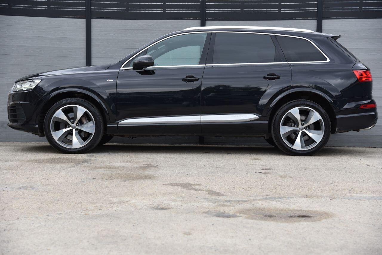 Audi Q7 view 6