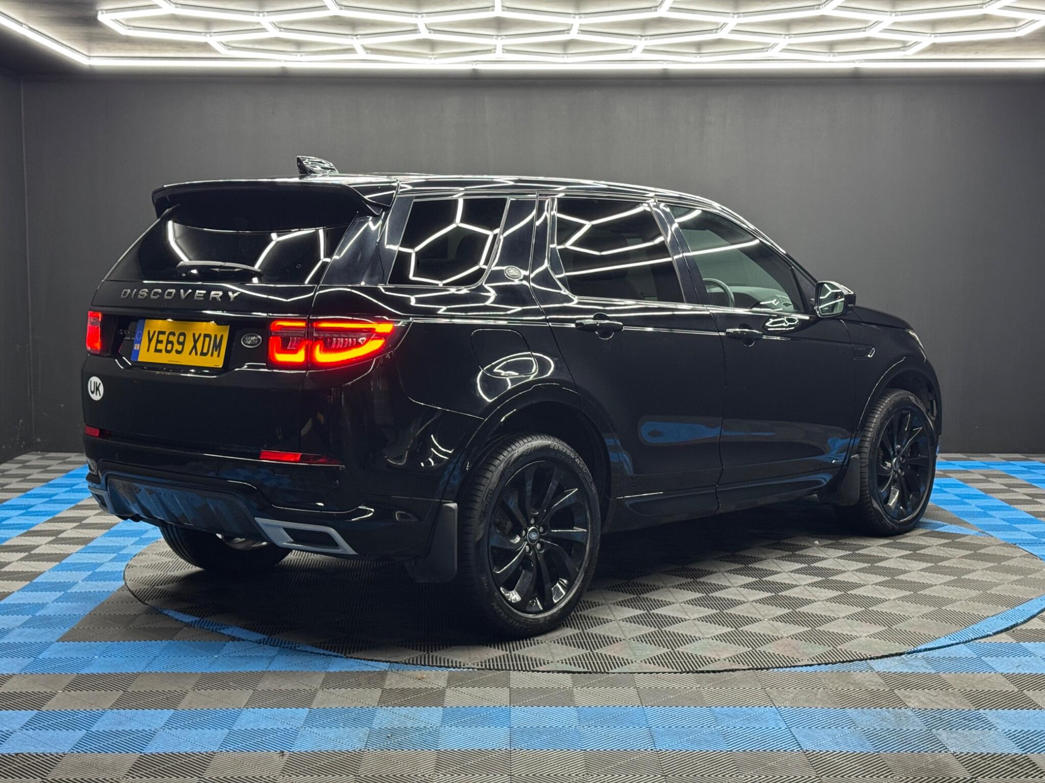 Land Rover Discovery Sport view 5