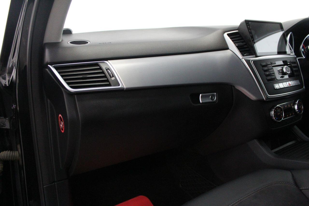 Mercedes-Benz M-Class view 32