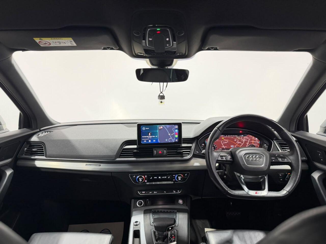 Audi Q5 view 4