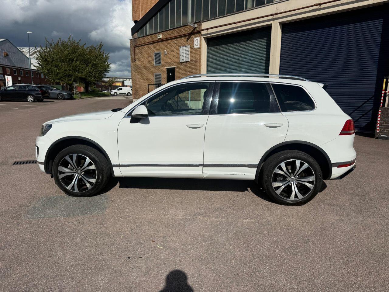 Volkswagen Touareg view 26