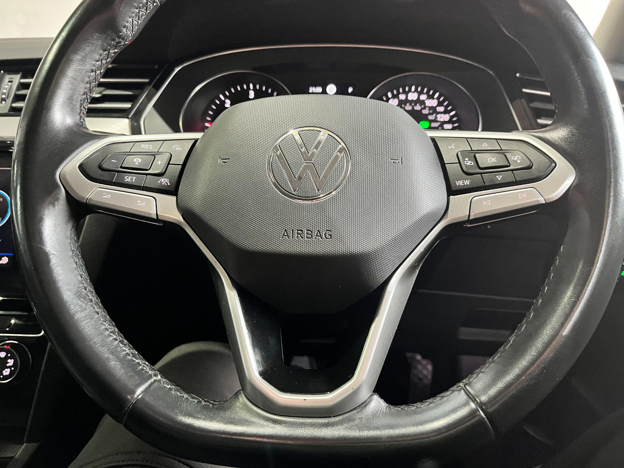 Volkswagen Passat view 27