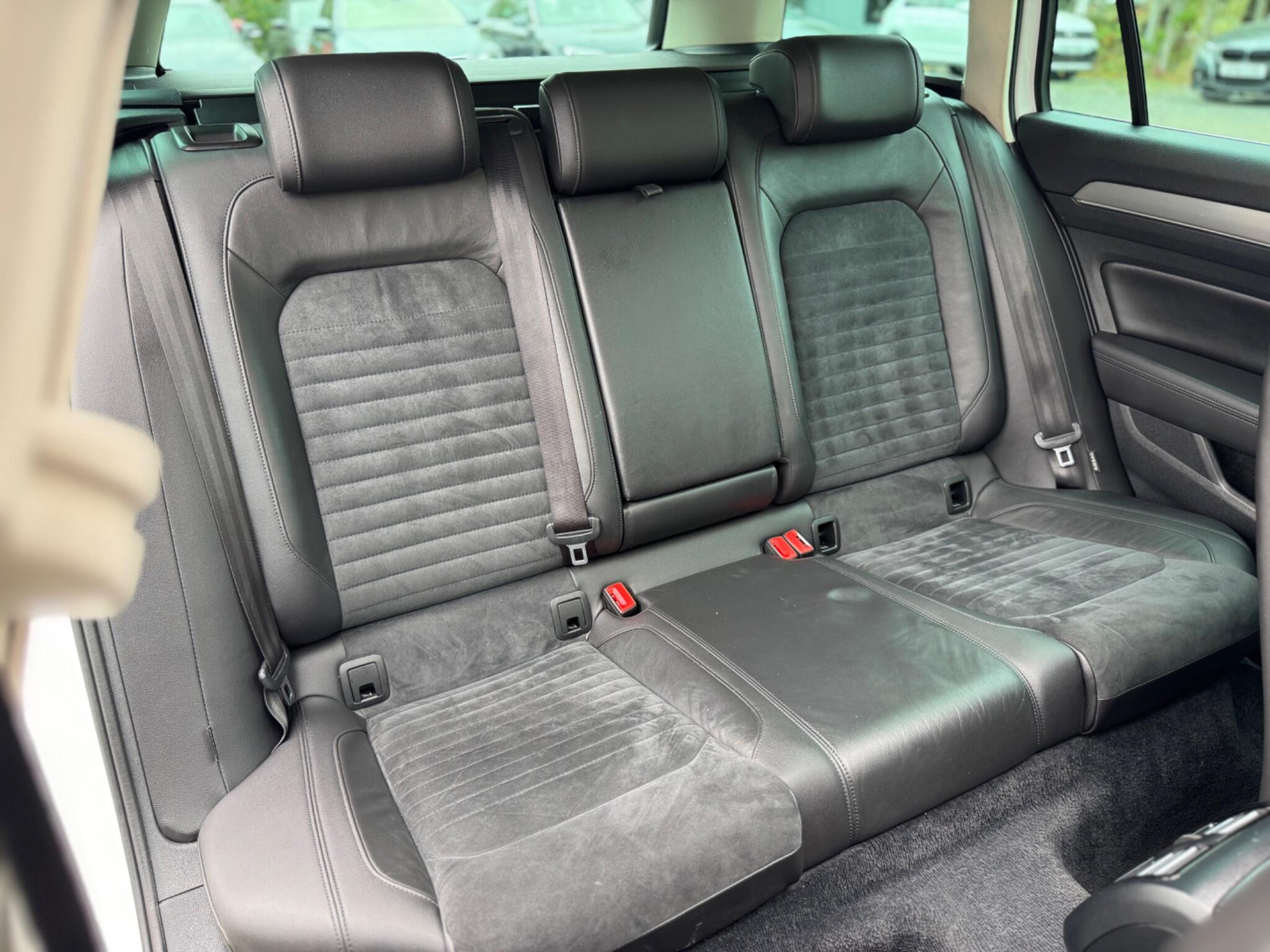 Volkswagen Passat view 28