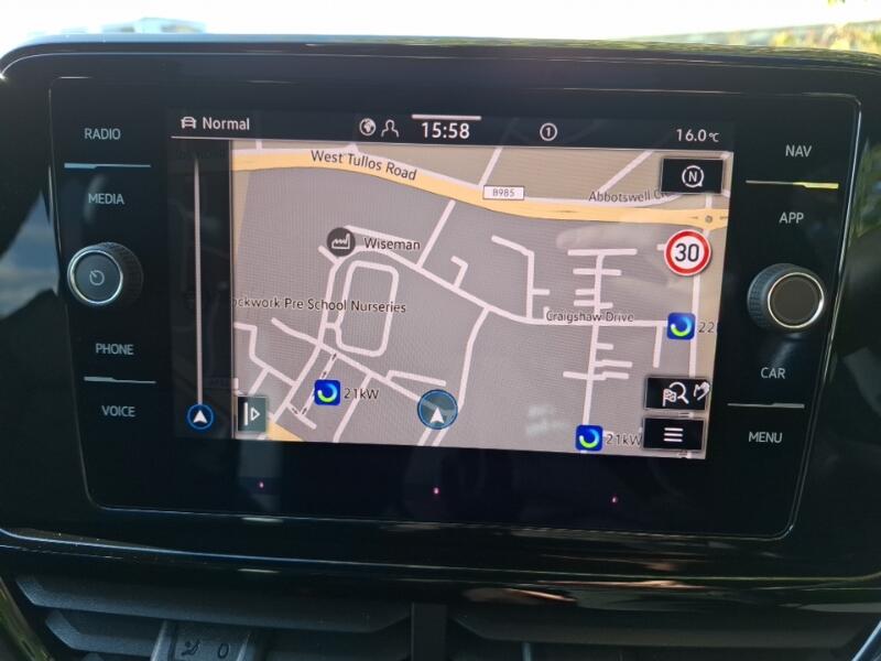 Volkswagen T-Roc view 10