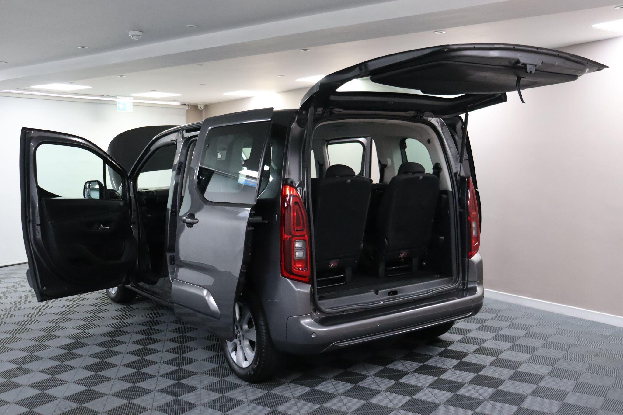 Vauxhall Combo Life view 21