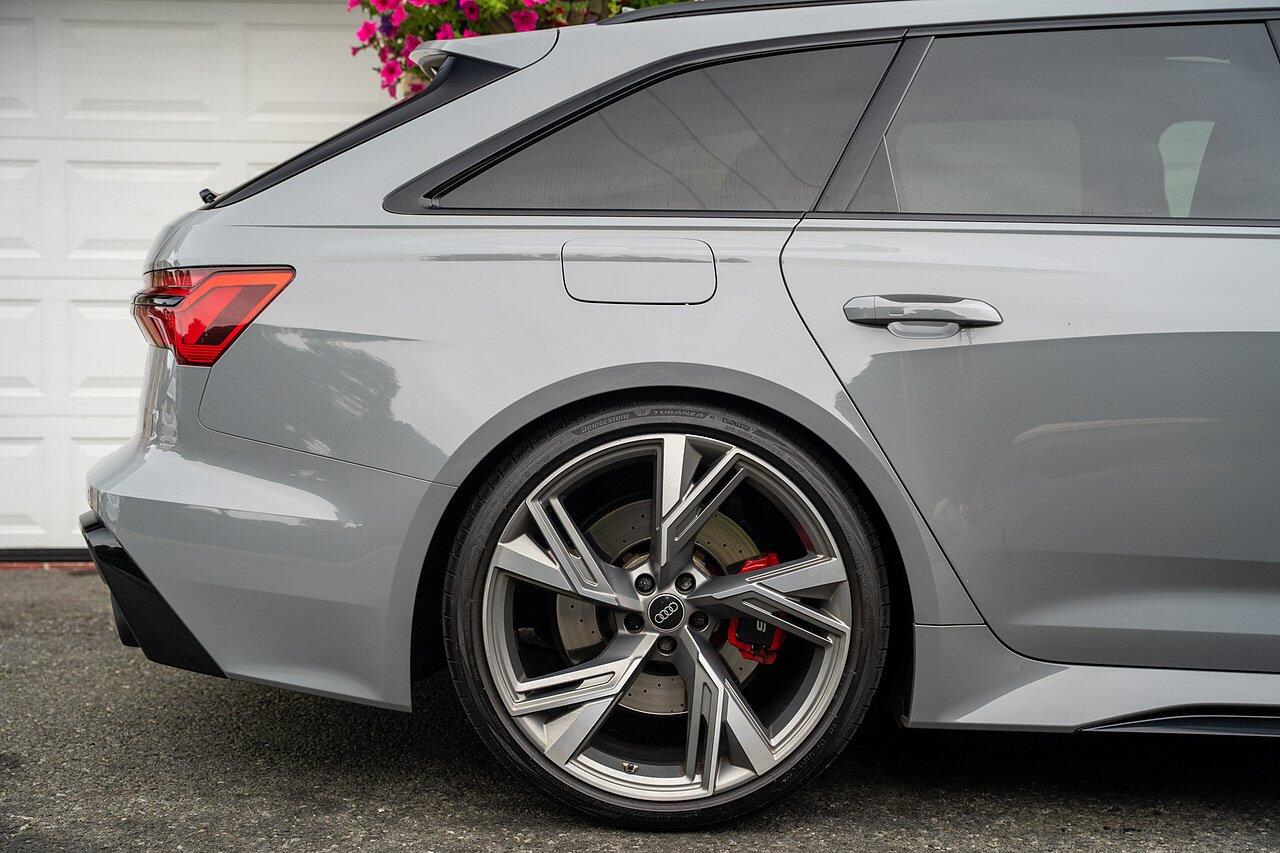 Audi RS6 view 5
