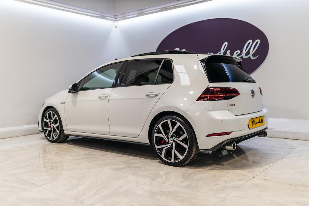Volkswagen Golf view 4