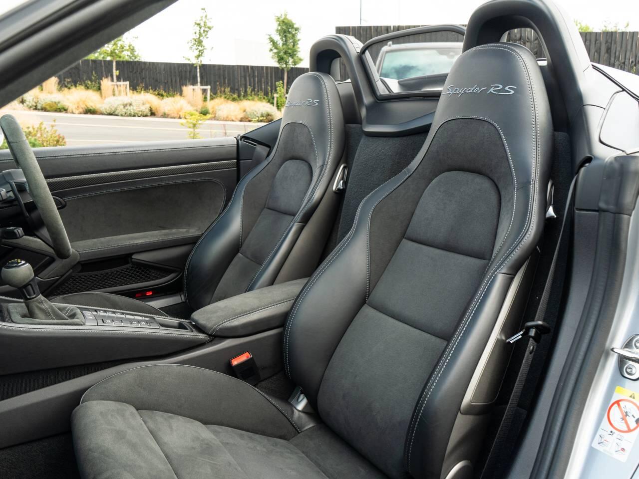 Porsche 718 Spyder view 40