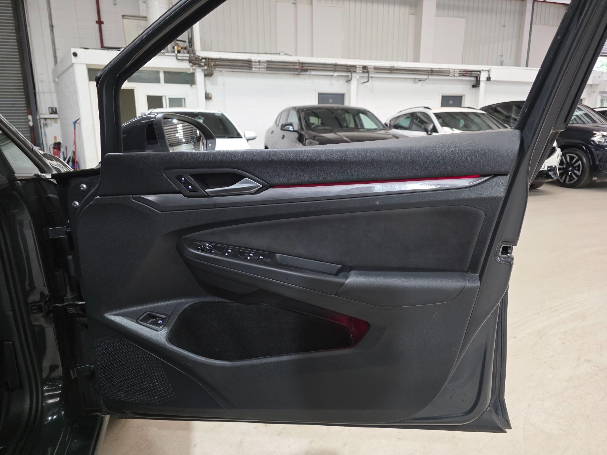 Volkswagen Golf view 11