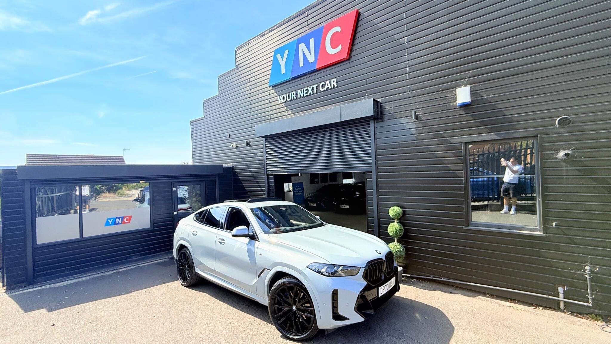 BMW X6 view 10