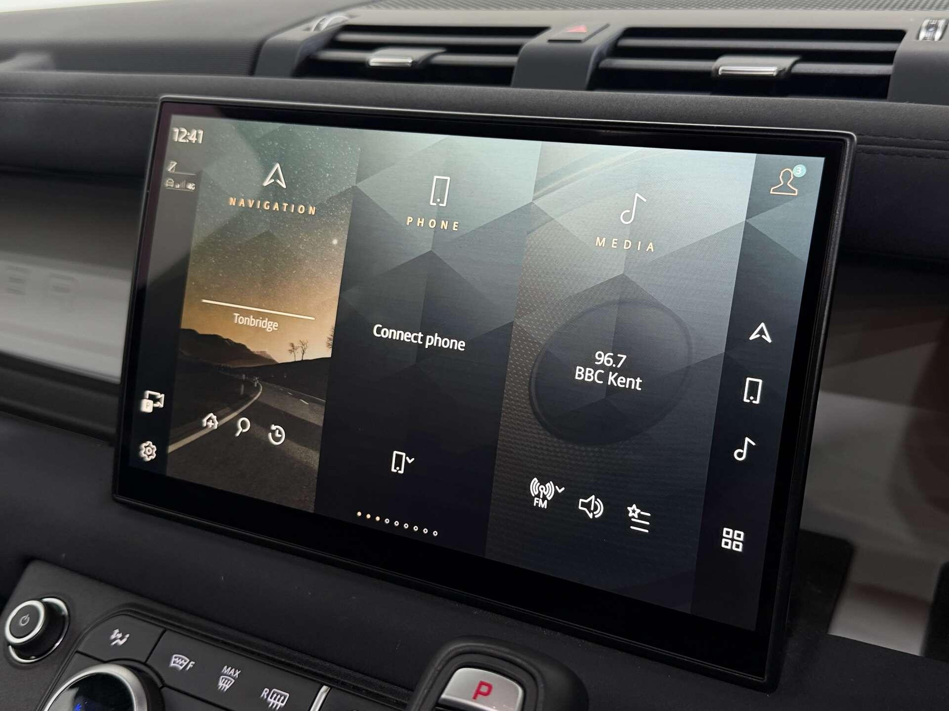 Land Rover Defender view 43