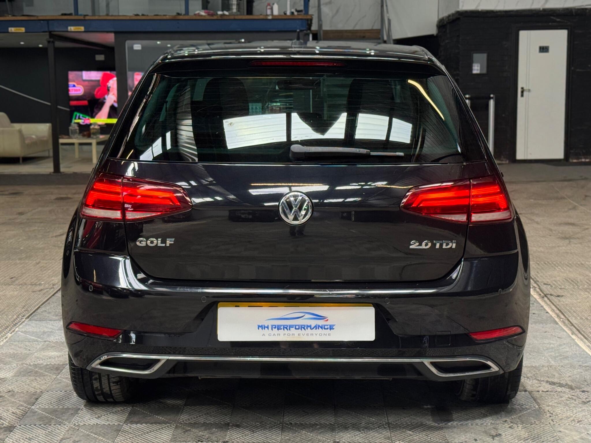 Volkswagen Golf view 4