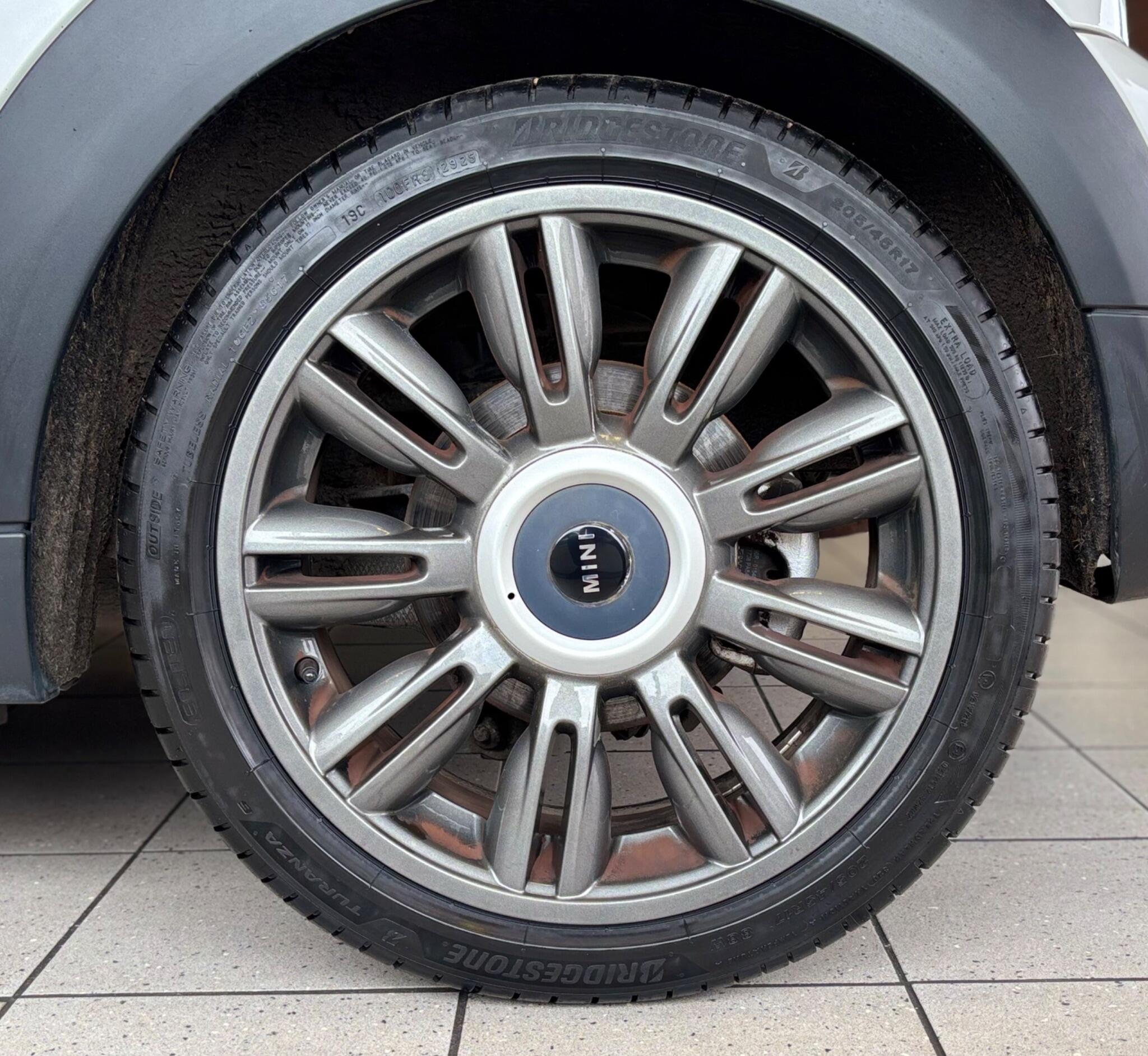 Mini Convertible view 21