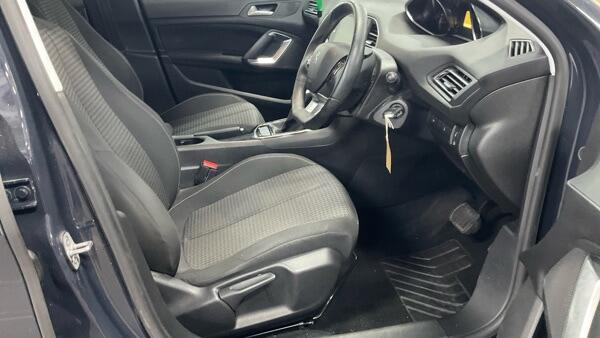 Peugeot 308 view 4