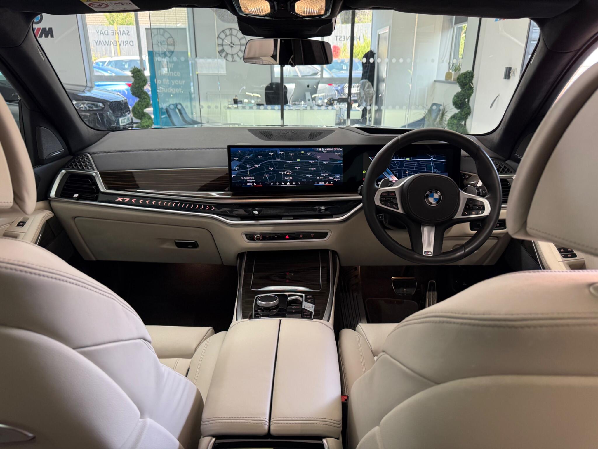 BMW X7 view 9