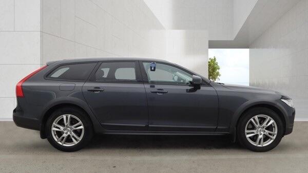 Volvo V90 Cross Country view 8