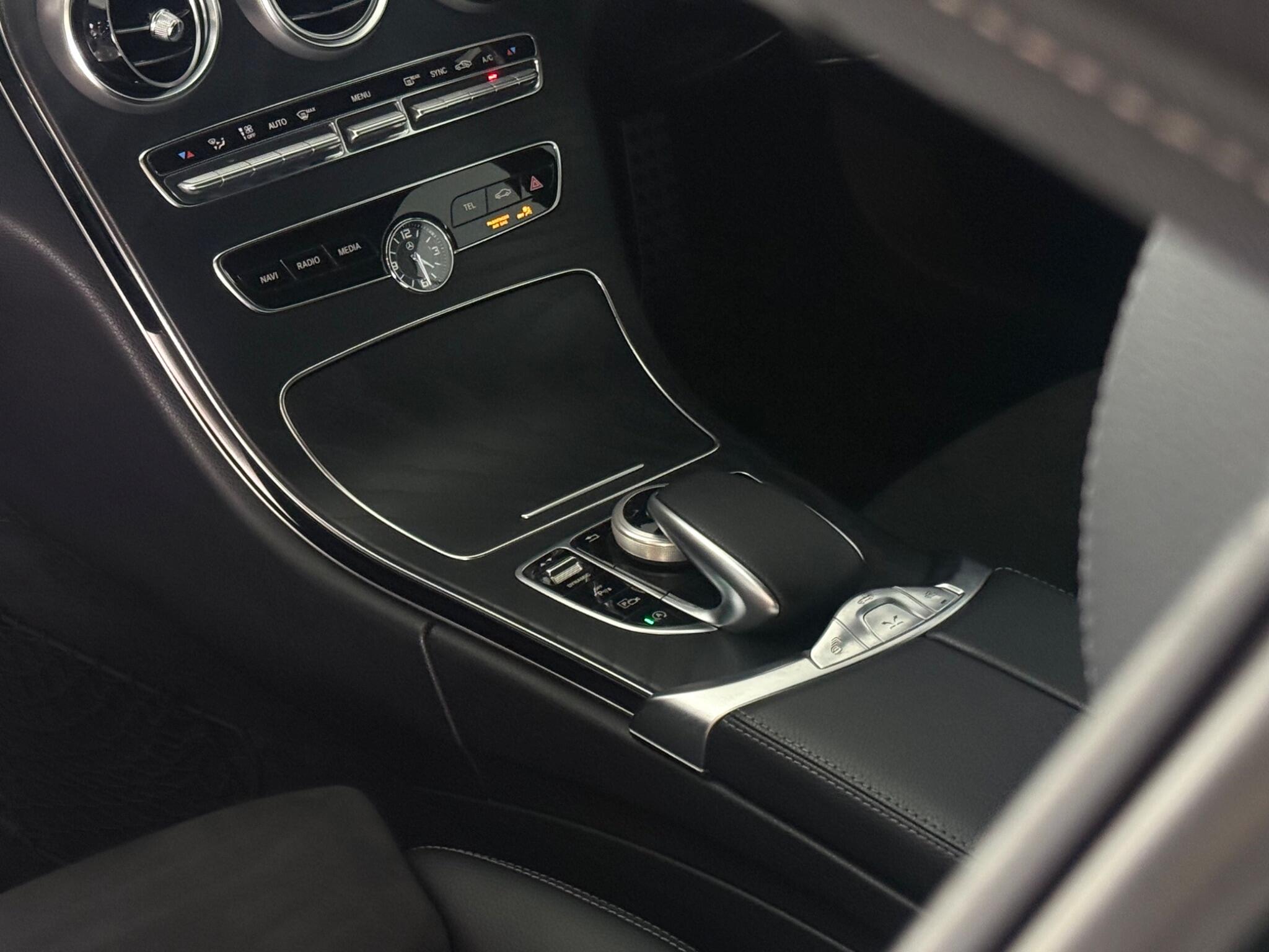 Mercedes-Benz C-Class view 34