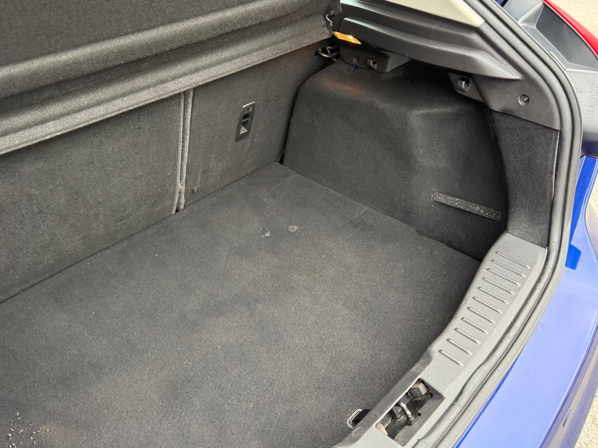 Ford Focus - Image 40