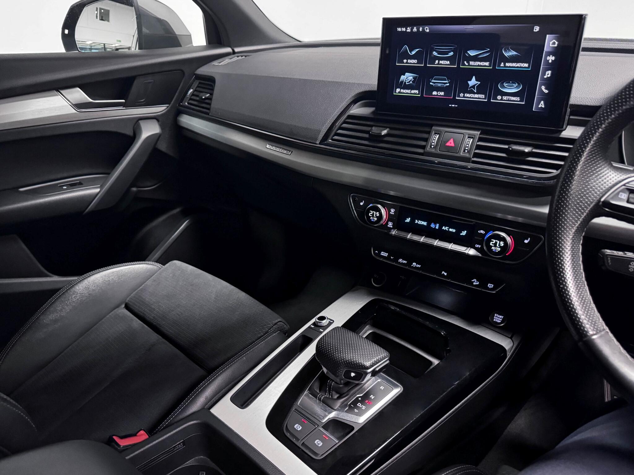 Audi Q5 view 32