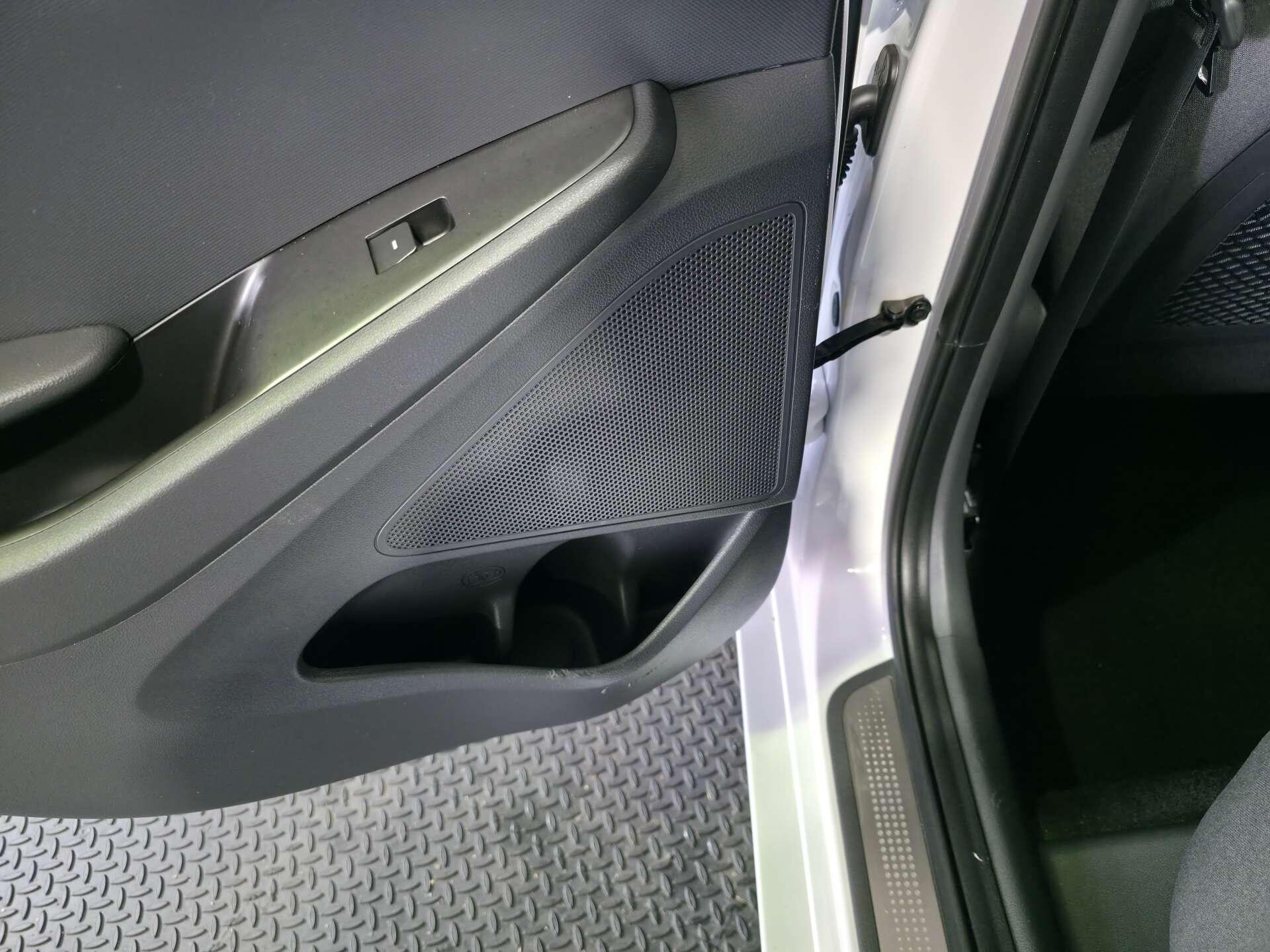 Hyundai Ioniq view 61