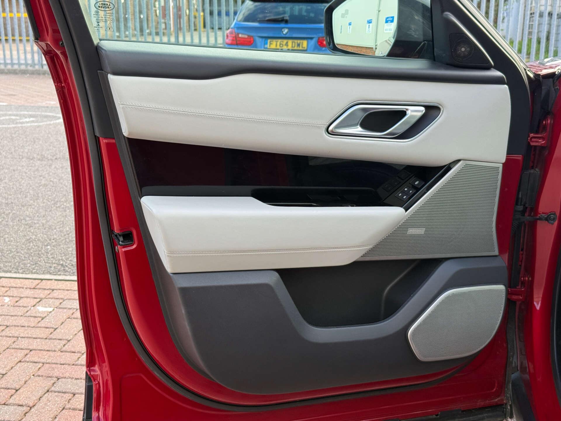 Land Rover Range Rover Velar view 39