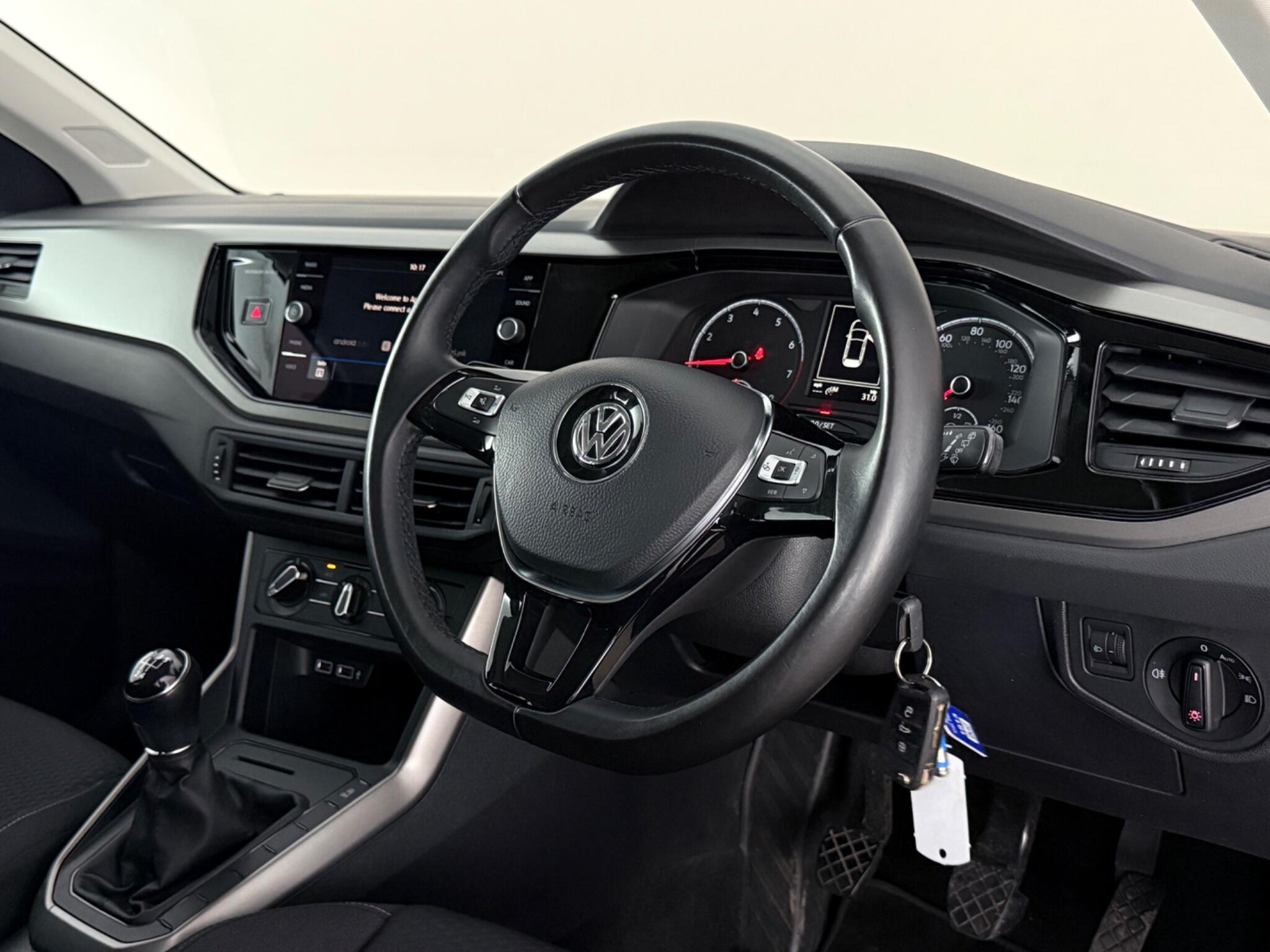 Volkswagen Polo view 3