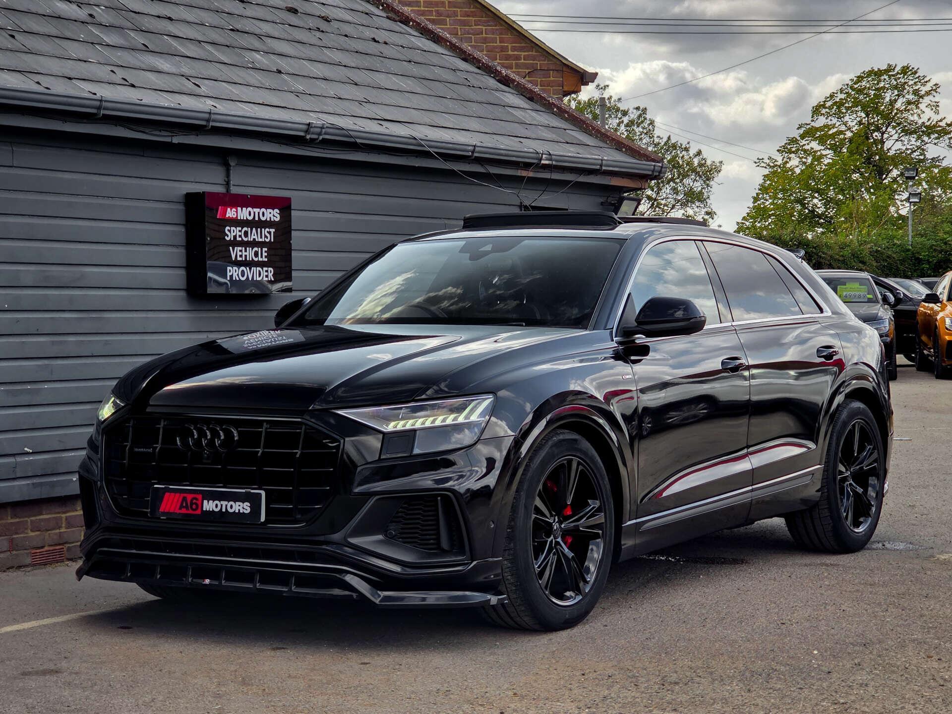Audi Q8 view 7