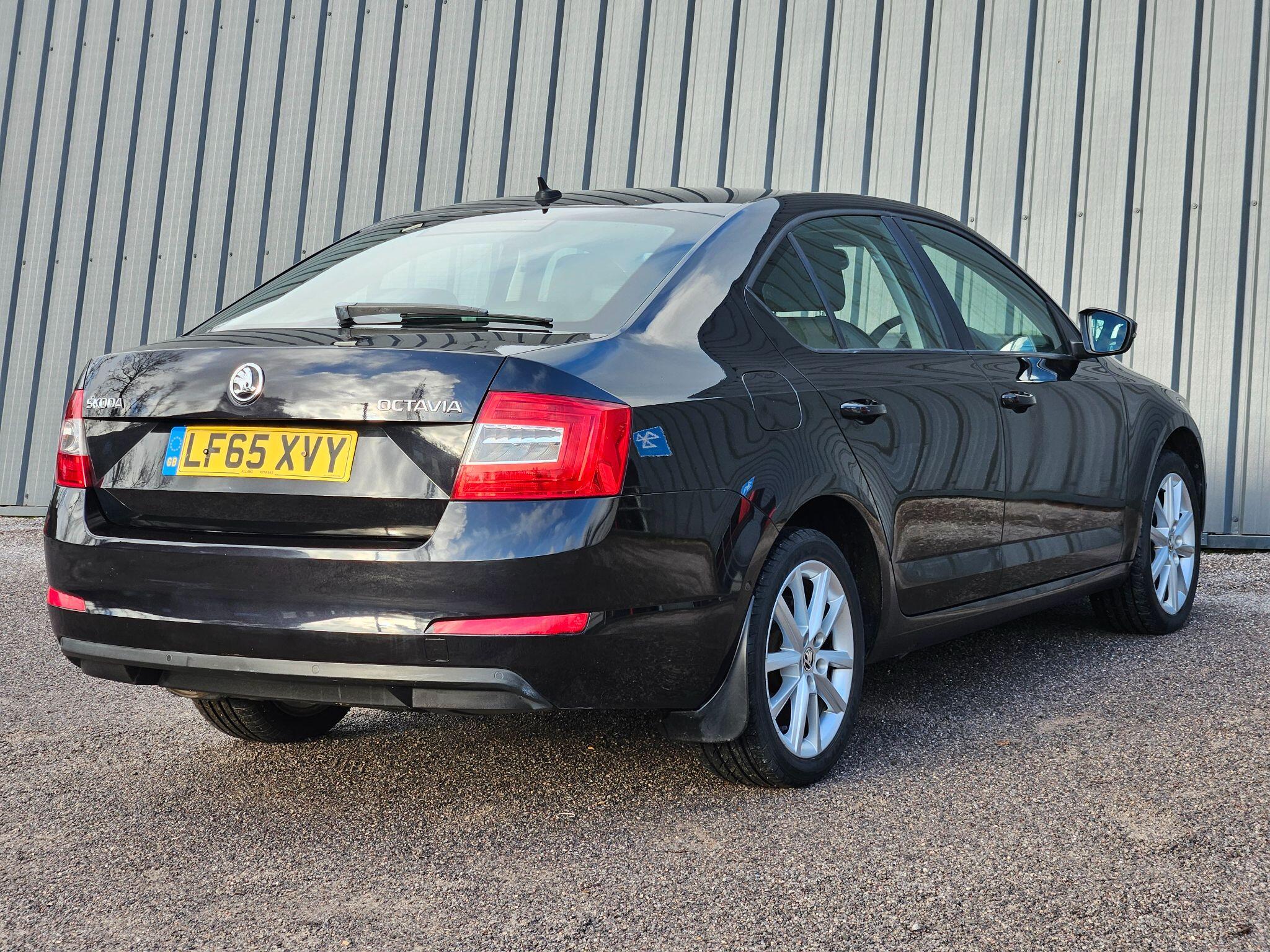 2015 Skoda Octavia image 14
