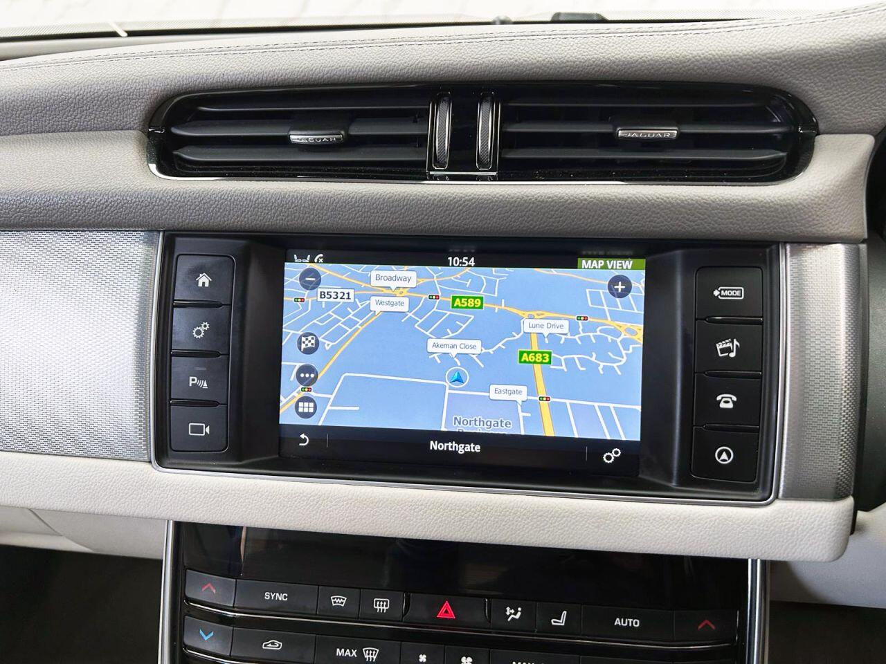 Jaguar XF view 16