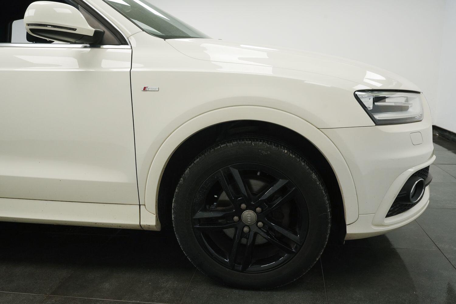 Audi Q3 view 5