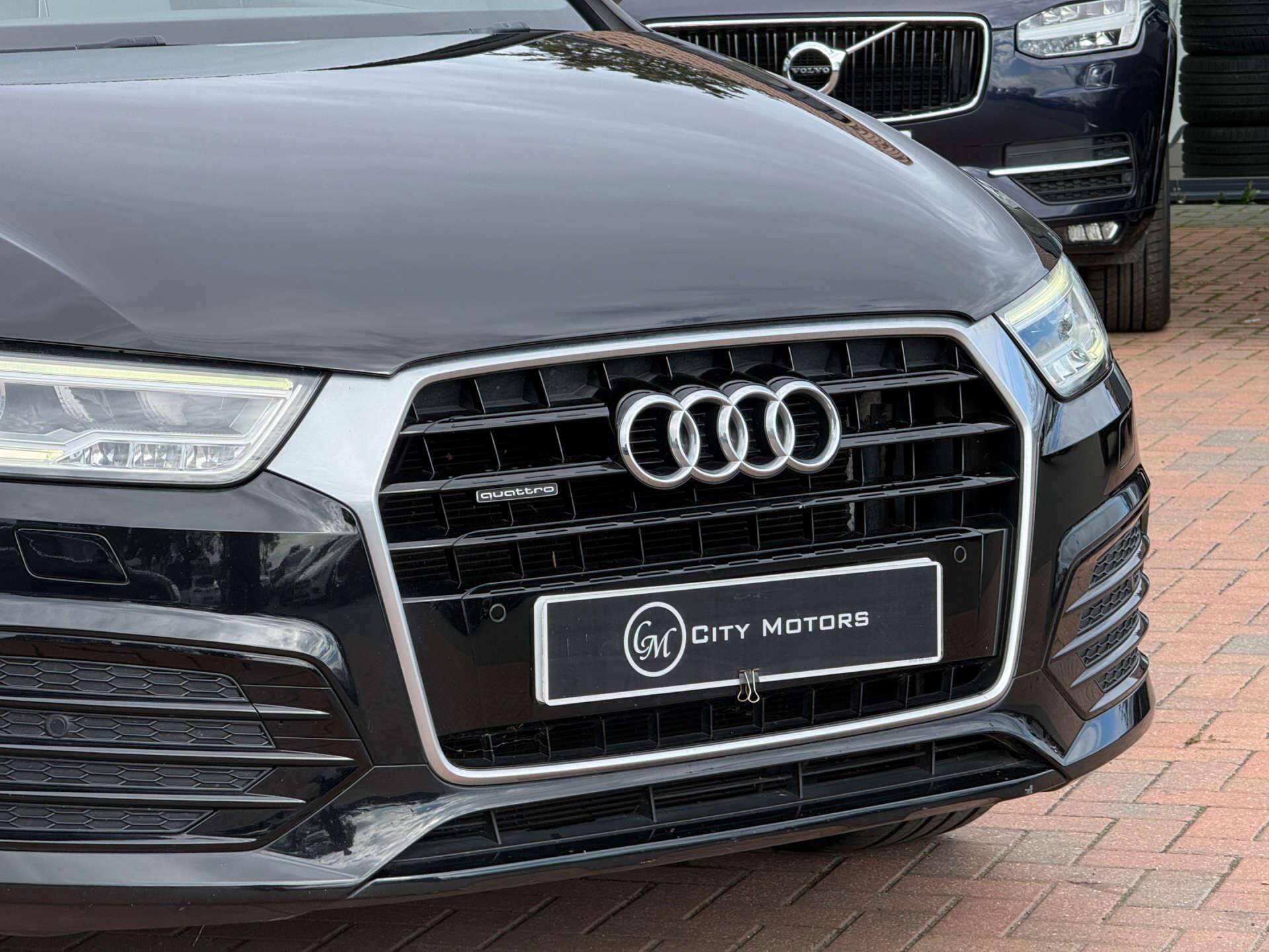 Audi Q3 view 14